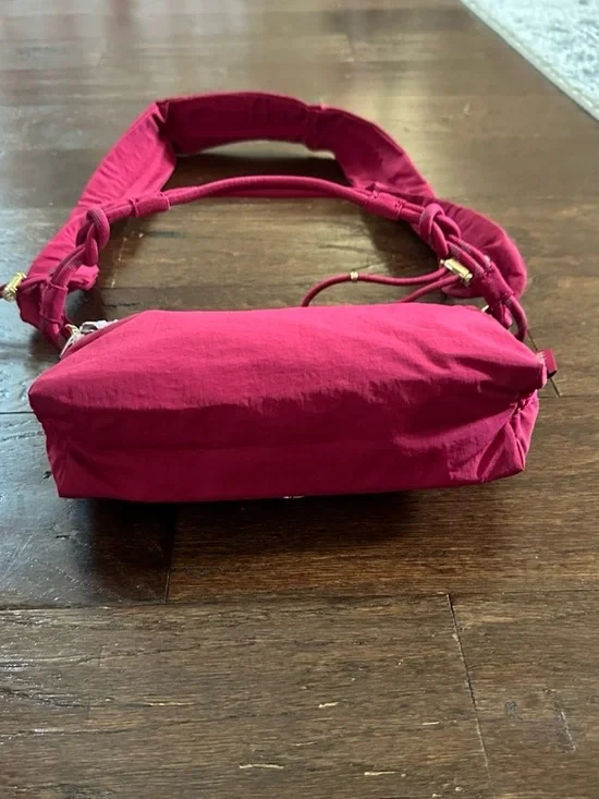 Lululemon Convertible Ruched Strap
Crossbody Bag Mini *1.5L Berry NWT - Picture 7 of 15